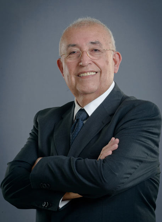 imagen del docente hugo rodriguez