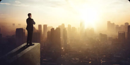Personaje viendo hacia el horizonte - Imagen representativa del doctorado
